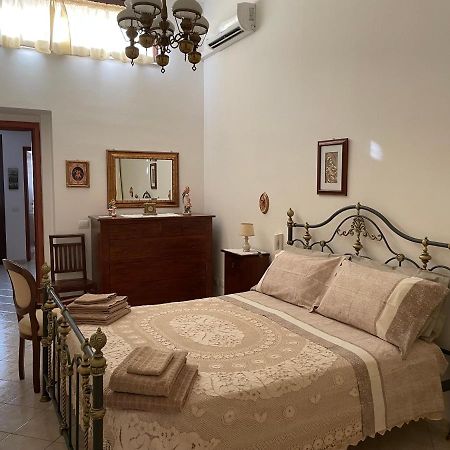 Half House Floridia Villa Bagian luar foto